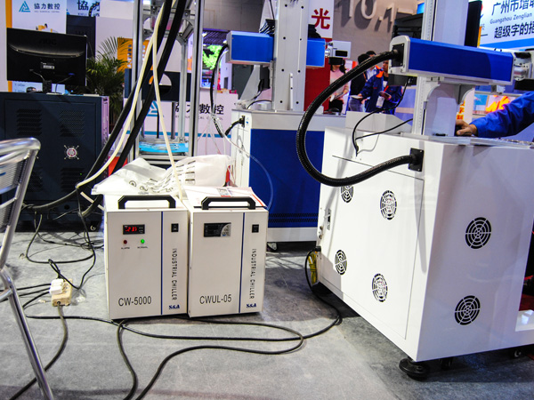 CCD 视觉定位激光打标机冷水机价格